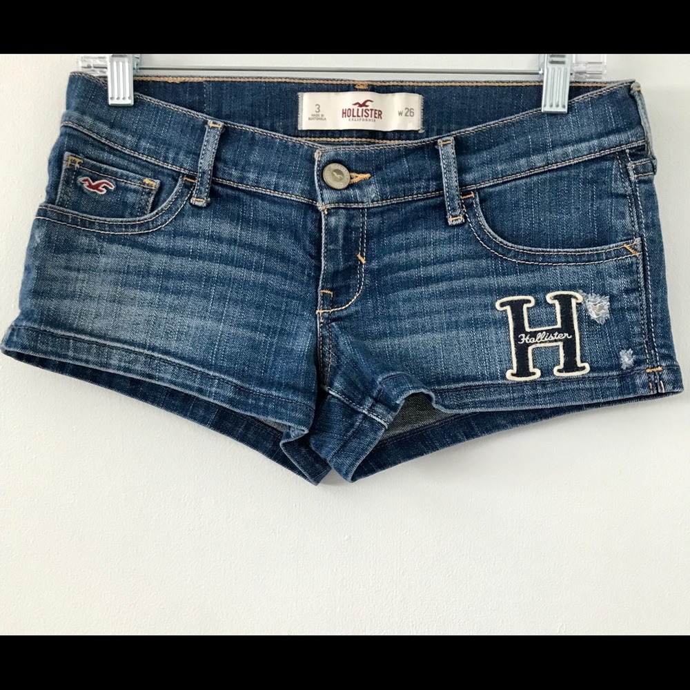 Hollister H patch medium wash jean shorts